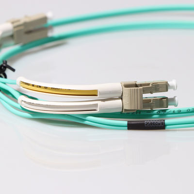 สายแพทช์ไฟเบอร์ SC LC 2.0 มม. 3.0 มม. พร้อมบู๊ตมุมโค้งงอ 90 องศา