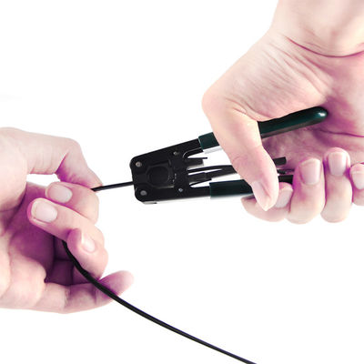 GJXH GJXCH 1,2,4,6,8,12 แกน FTTH สายเคเบิลใยแก้วนำแสงในร่ม / กลางแจ้งแบบแบน